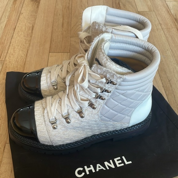 Chanel boot size 40 overall in condition - Picture 4 of 8